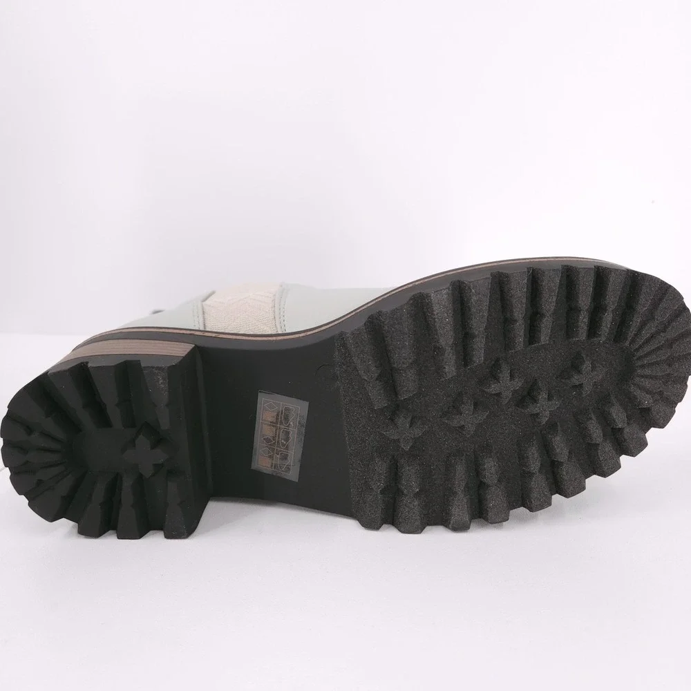 Journee Collection Mirette Grey Lug Sole Pull‎ On Winter Booties Womens Size 7